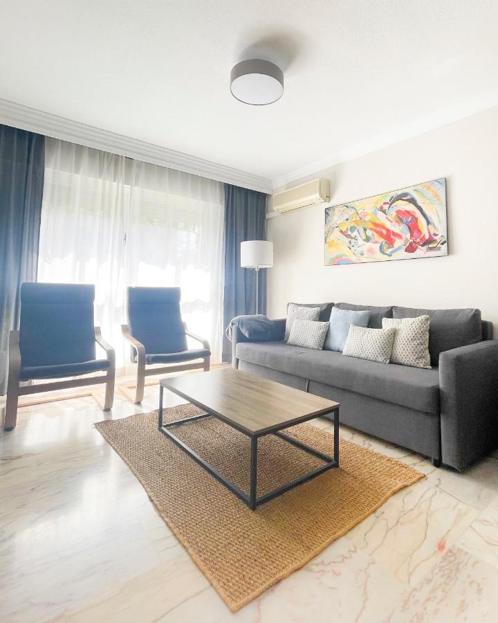 Апартаменти Holidays2Malaga Tomas De Echeverria 150 Mts To Beach & High Speed Wifi & Parking Екстер'єр фото