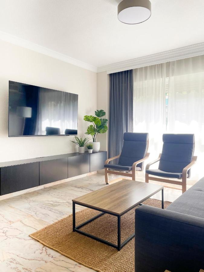 Апартаменти Holidays2Malaga Tomas De Echeverria 150 Mts To Beach & High Speed Wifi & Parking Екстер'єр фото
