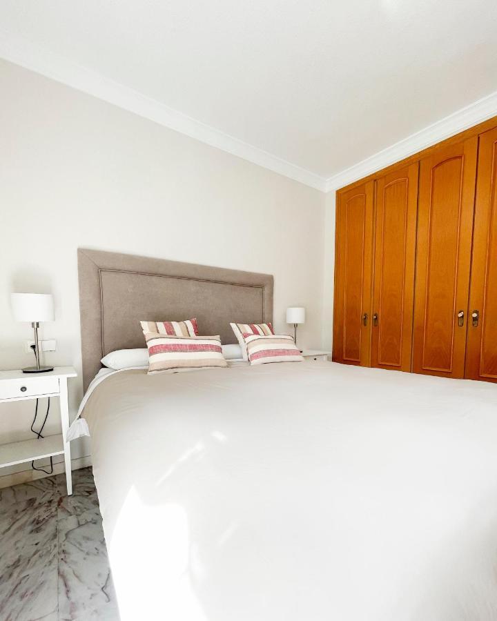 Апартаменти Holidays2Malaga Tomas De Echeverria 150 Mts To Beach & High Speed Wifi & Parking Екстер'єр фото