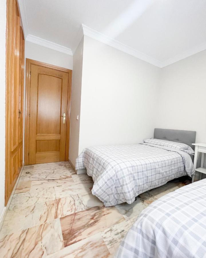 Апартаменти Holidays2Malaga Tomas De Echeverria 150 Mts To Beach & High Speed Wifi & Parking Екстер'єр фото