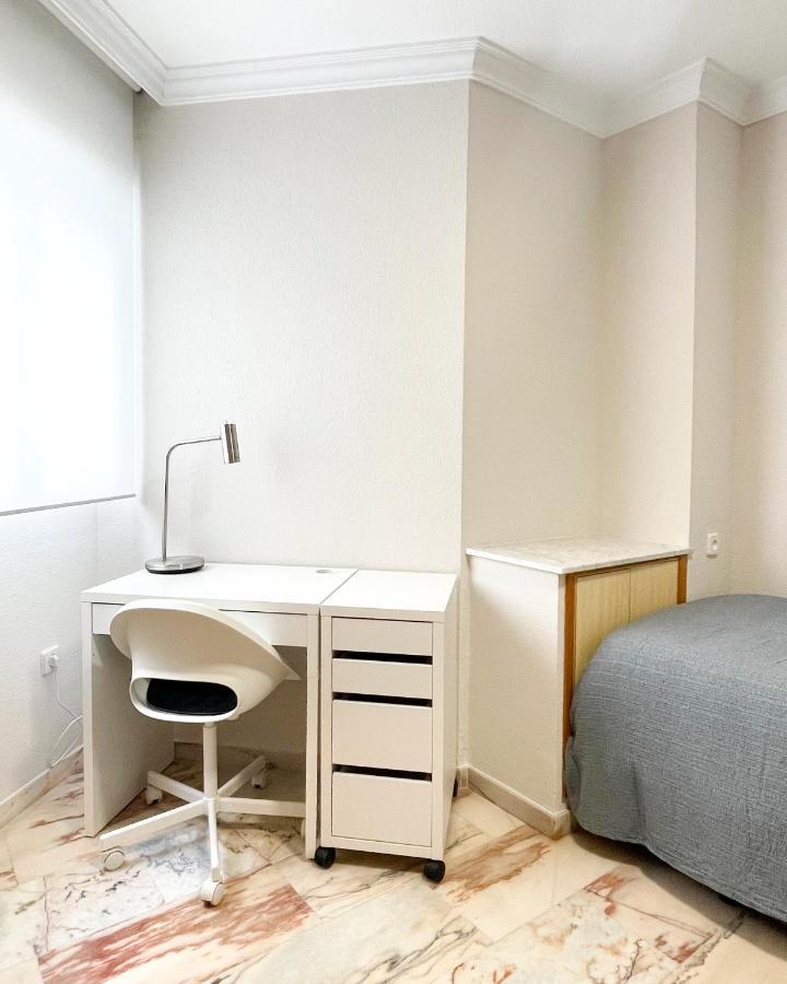 Апартаменти Holidays2Malaga Tomas De Echeverria 150 Mts To Beach & High Speed Wifi & Parking Екстер'єр фото