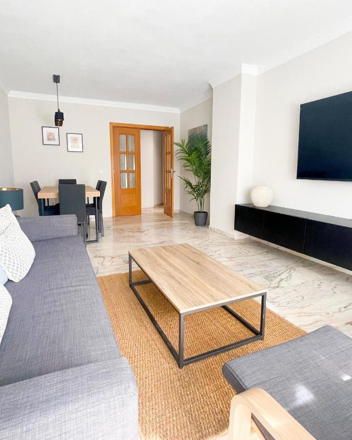 Апартаменти Holidays2Malaga Tomas De Echeverria 150 Mts To Beach & High Speed Wifi & Parking Екстер'єр фото