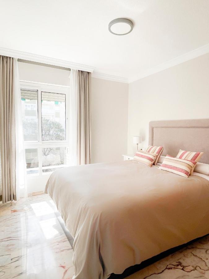 Апартаменти Holidays2Malaga Tomas De Echeverria 150 Mts To Beach & High Speed Wifi & Parking Екстер'єр фото