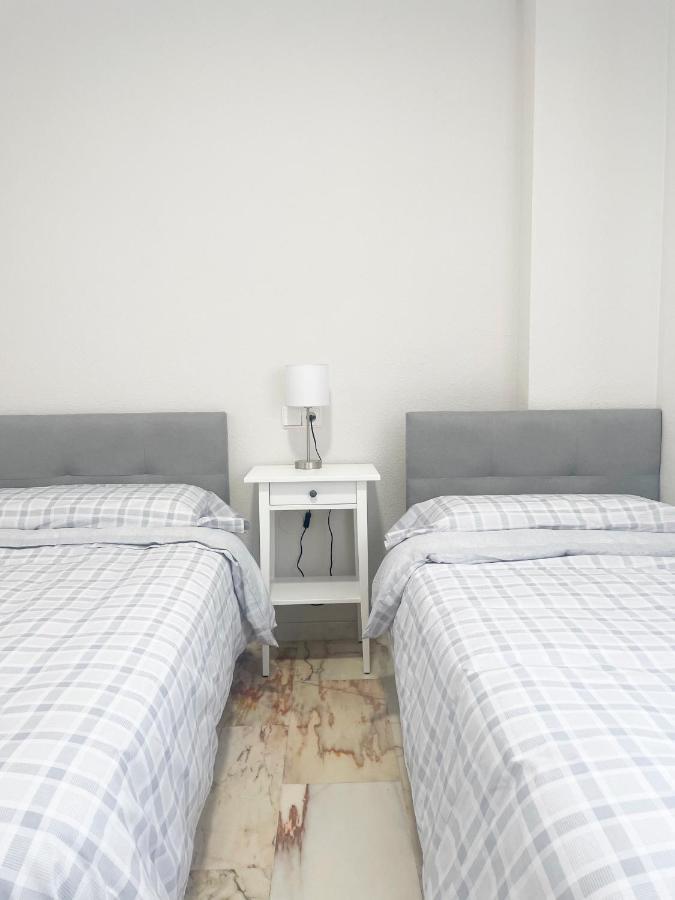 Апартаменти Holidays2Malaga Tomas De Echeverria 150 Mts To Beach & High Speed Wifi & Parking Екстер'єр фото