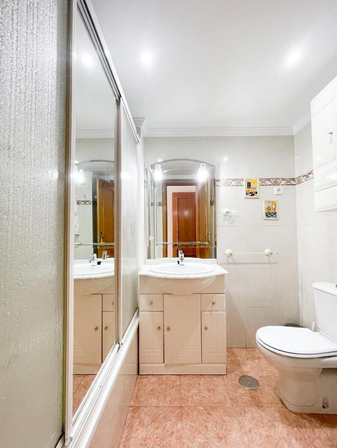 Апартаменти Holidays2Malaga Tomas De Echeverria 150 Mts To Beach & High Speed Wifi & Parking Екстер'єр фото