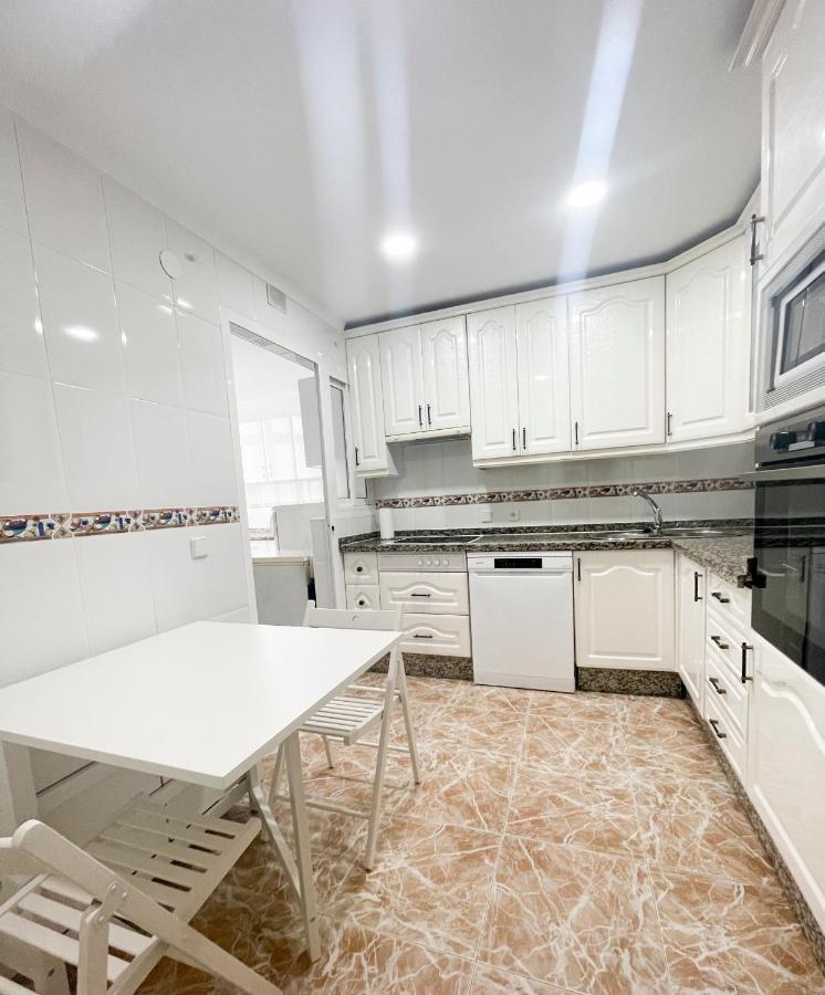 Апартаменти Holidays2Malaga Tomas De Echeverria 150 Mts To Beach & High Speed Wifi & Parking Екстер'єр фото