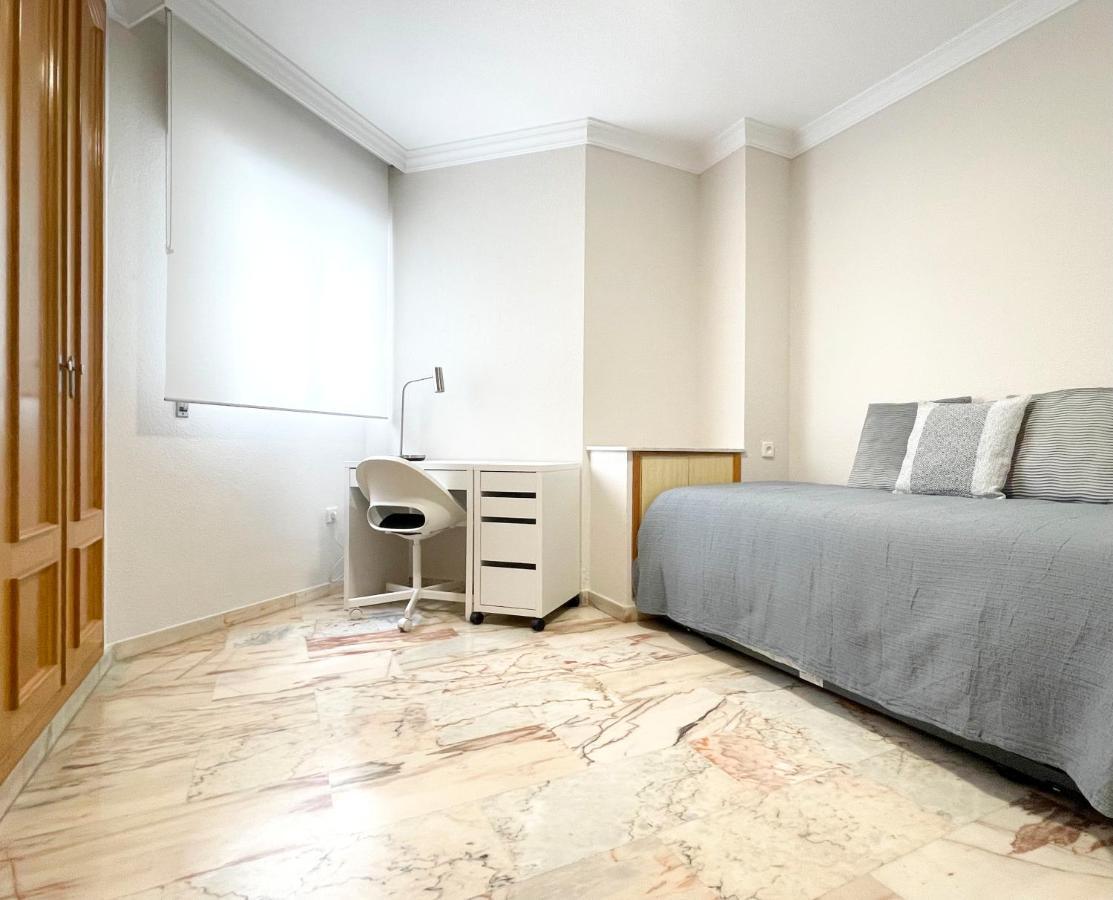 Апартаменти Holidays2Malaga Tomas De Echeverria 150 Mts To Beach & High Speed Wifi & Parking Екстер'єр фото