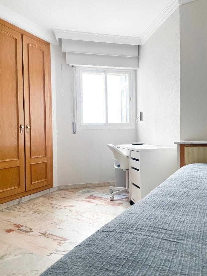 Апартаменти Holidays2Malaga Tomas De Echeverria 150 Mts To Beach & High Speed Wifi & Parking Екстер'єр фото